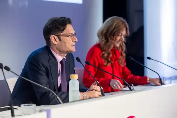 Leire Díez noted a government plan for Telefónica to assault Prisa and that the editorial line had been marked by "P.S."