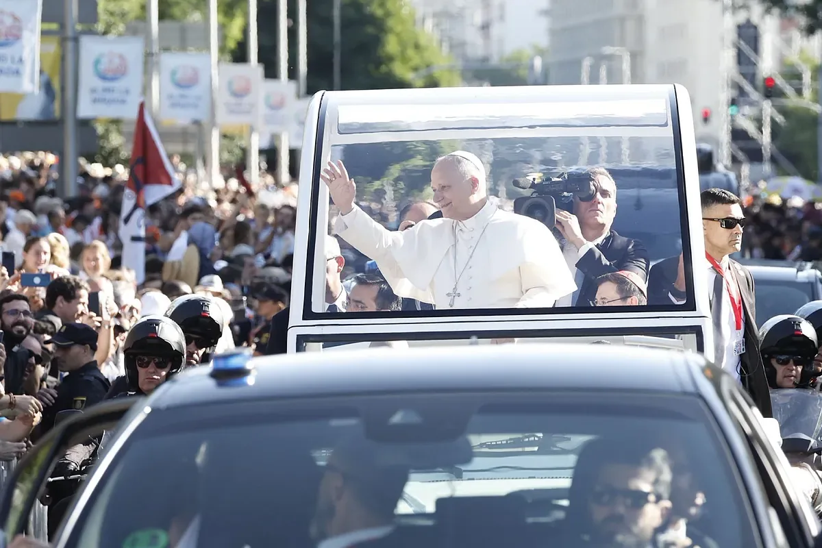 Pope Leo XIV's Mass in Madrid, live today | Leo XIV officiates a mass in Cibeles for more than 1.2 million people, attended by the Royal Family
