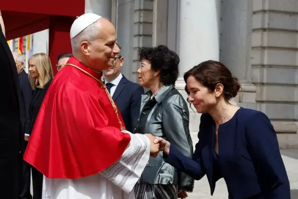 Sánchez hopes that the visit of Leo XIV helps to "build bridges of dialogue" and Feijóo highlights that "today's Spain needs moral references"