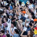 Thousands of believers fervently fill Lima Square to experience the Prayer Vigil with Leo XIV: "This is the Pope's youth"