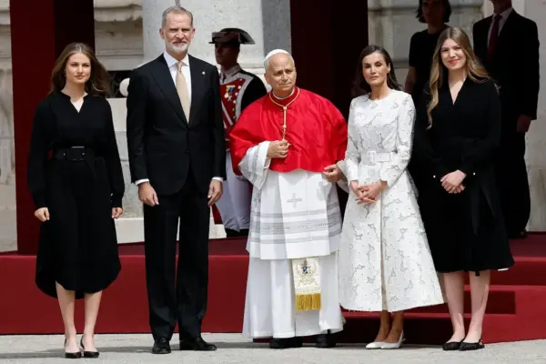 Visit of Pope Leo XIV to Madrid, live | The Kings, Princess Leonor and Infanta Sofía receive Pope Leo XIV at the Royal Palace