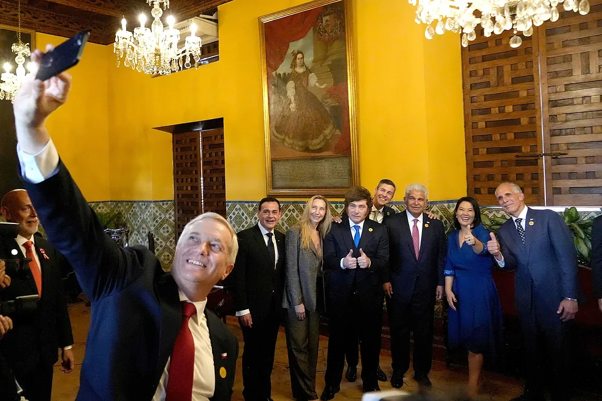 Keiko Fujimori takes office surrounded by Latin American presidents and calls for reconciliation: "There are not two different Perus"
