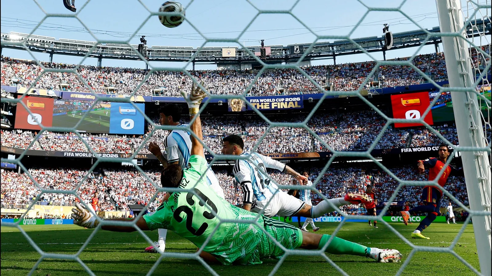 Glory for Ferran, the goal in the 106th minute that is worth a star: "Destiny was written. It has been scored by 47 million Spaniards"