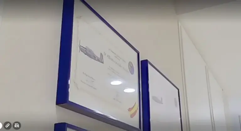 Diploma in the name of Alberto González Amador from the Infante de Orleans aeronautical association.