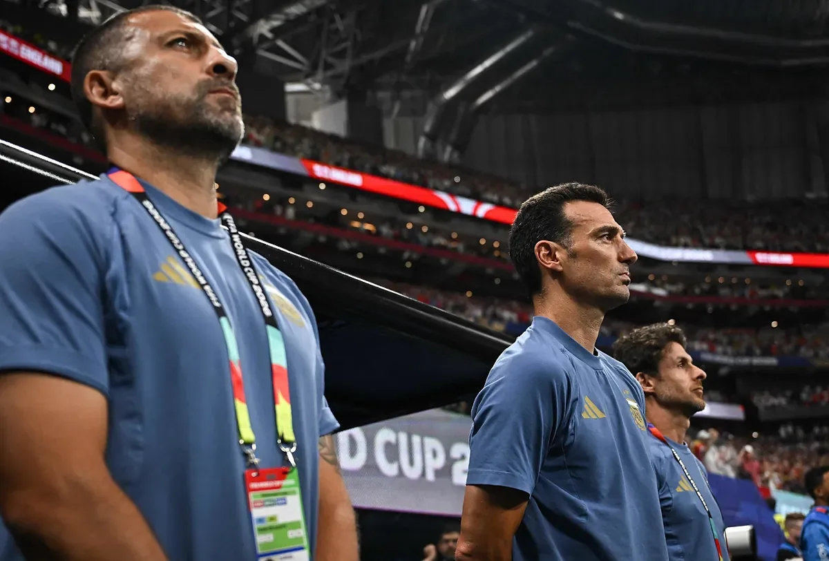 Scaloni's Praetorian Guard: the beginnings in Valencia, the ascendancy over Messi, and the feared 'pensieri'