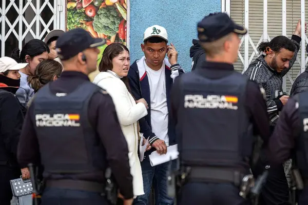 The Police raise to 3 million the immigrants regularized with their families