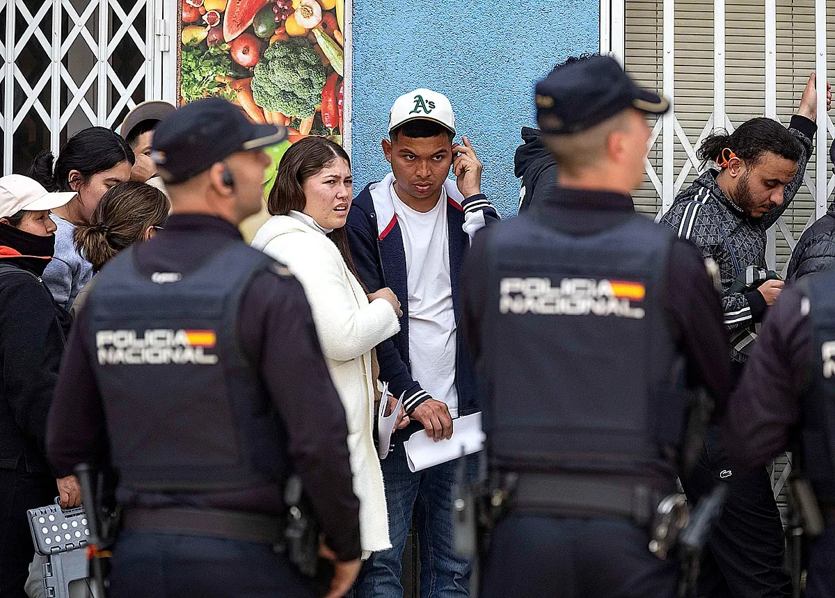 The Police raise to 3 million the immigrants regularized with their families