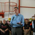 Pedro Sánchez calls for the signing of a national pact against the climate emergency in front of Juanma Moreno, invested thanks to Vox