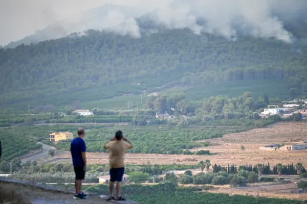 Sánchez calls for 'once and for all' a state pact against climate change from the Vall d'Uixó fire