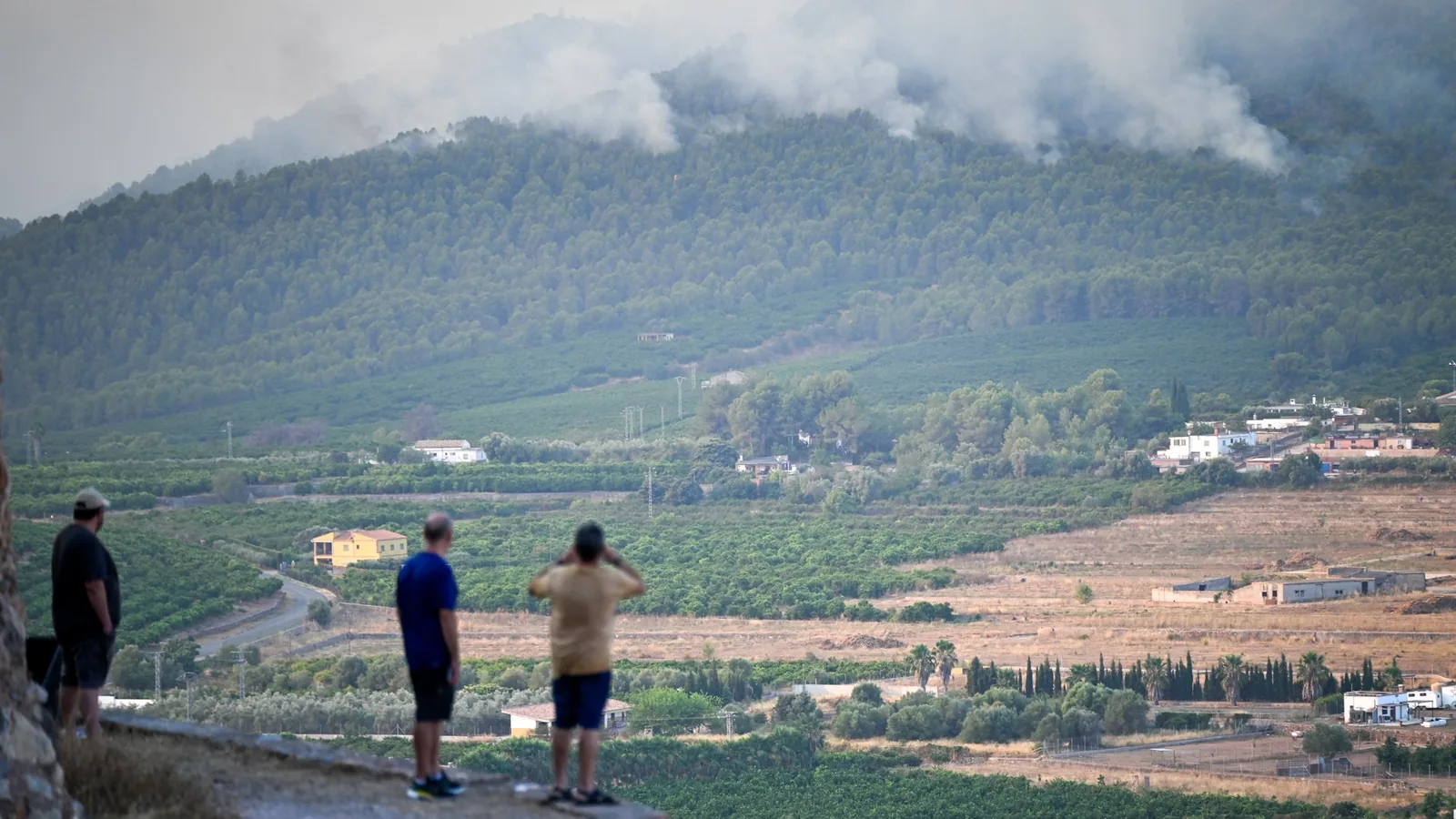 Sánchez calls for 'once and for all' a state pact against climate change from the Vall d'Uixó fire