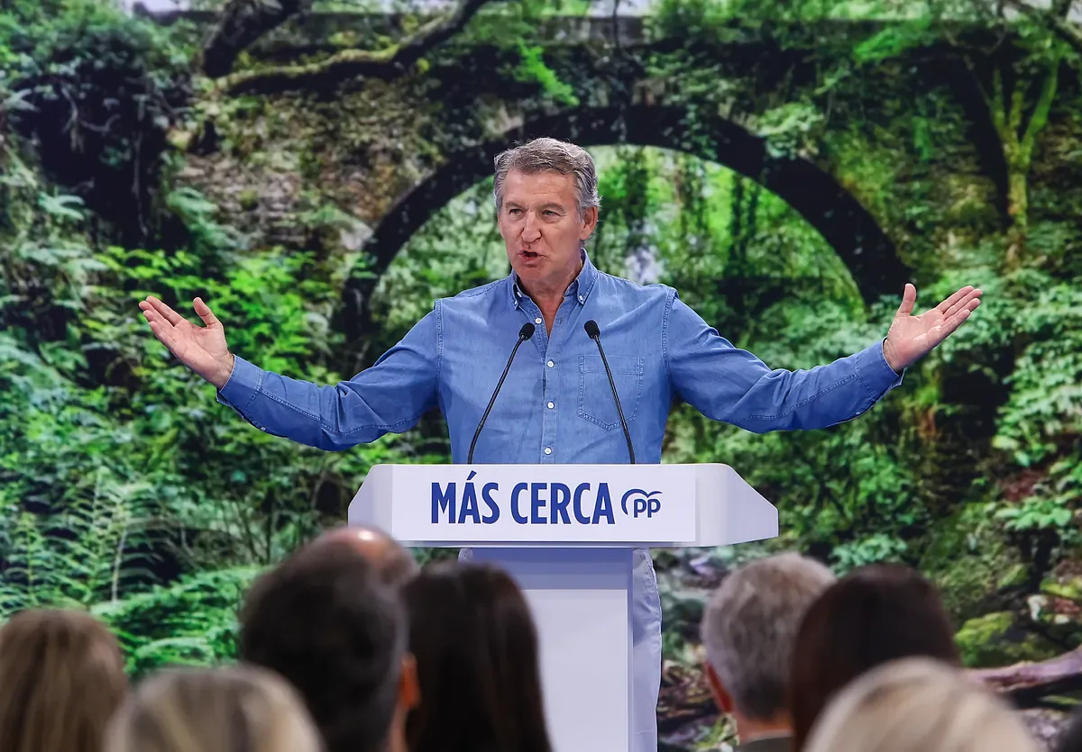 Feijóo invokes a Spain "that resembles its national team more" and mobilizes his mayors against "the plundering by the PSOE"
