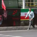 Trump orders to stop bombings against Iran to negotiate a deal