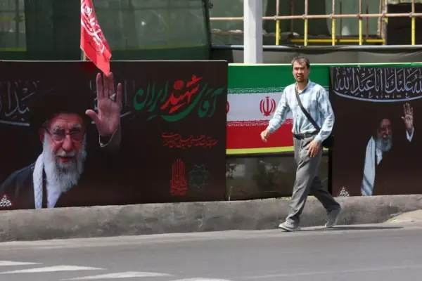 Trump orders to stop bombings against Iran to negotiate a deal