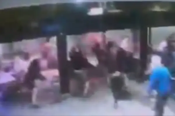 About twenty hooded men storm a bar in Berriozar and attack soldiers who were watching the World Cup final