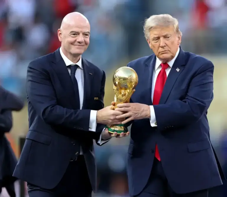 Infantino and Trump, with the World Cup, Sunday in New York.