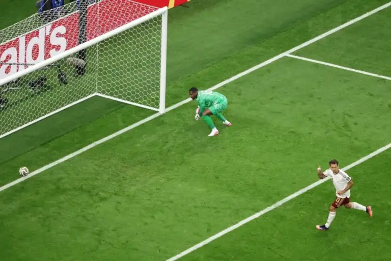 Oyarzabal, after converting the penalty against Maignan.