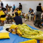 Uncertainty and anguish among the thousands evacuated in the threatened towns of Madrid: "Today we are here, tomorrow we don't know"
