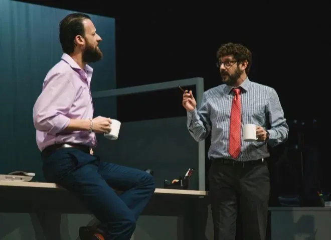 Manolo Solo (right) presents in Villena and Alicante, along with his colleague Edu Soto, the play 'Smoking Room'.