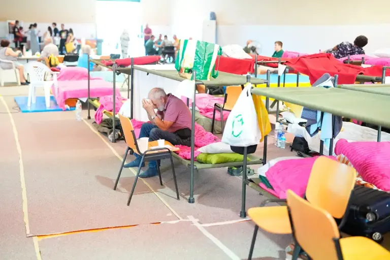The great evacuation in the history of Spain: 73,000 people displaced by the fires devouring four provinces