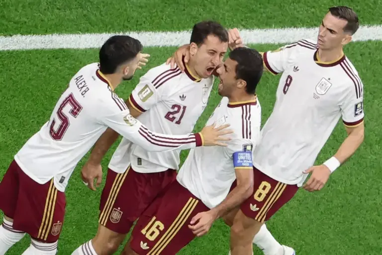 The unchanging Oyarzabal, Porro's euphoria, and an emotional coach: "It is a pride to lead this group, only the chosen ones go to the final"