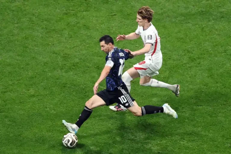 Messi, against Gordon, on Tuesday in Atlanta.