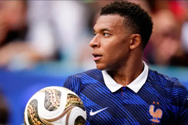Mbappé scores two goals and breaks a Messi record | France 4-6 England