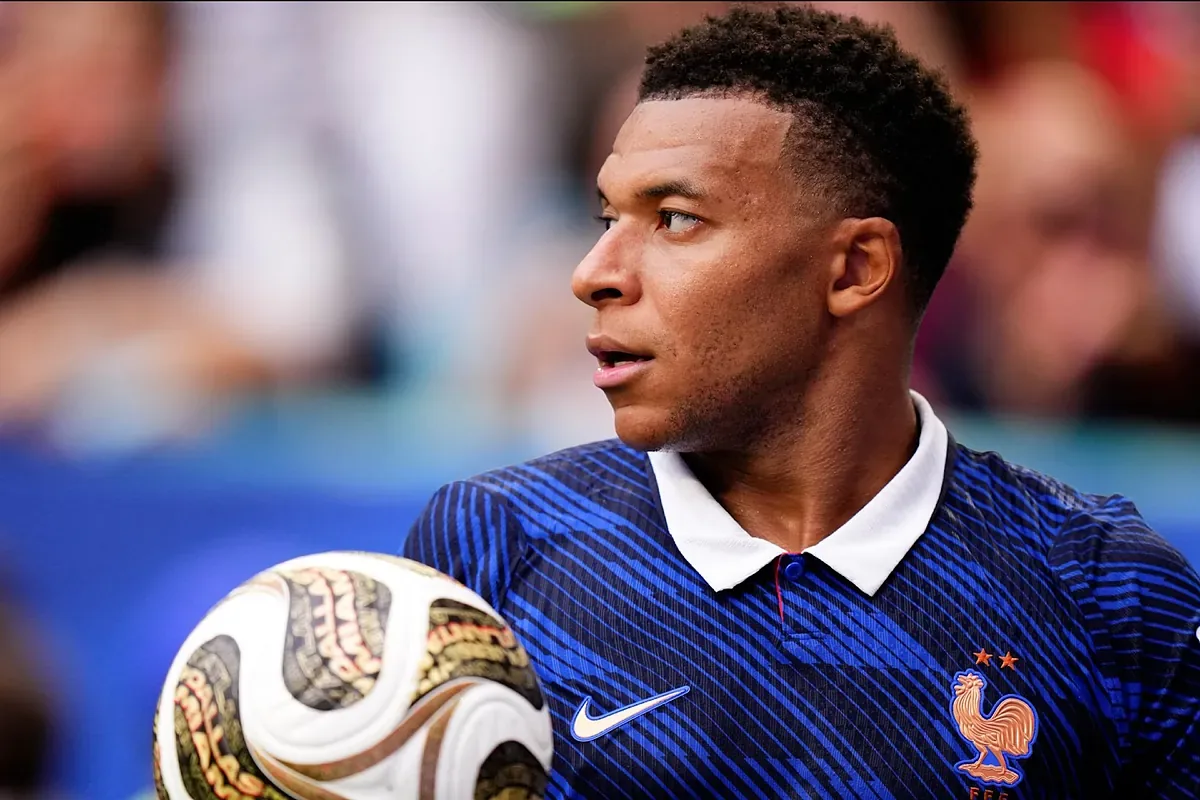 Mbappé scores two goals and breaks a Messi record | France 4-6 England