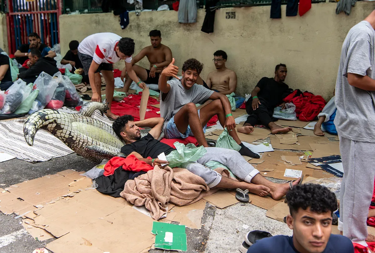 Swimmer arrivals overflow Ceuta with Maghreb immigrants and overwhelm its foreigner center: "It is inevitable to think that there is a 'call' effect"