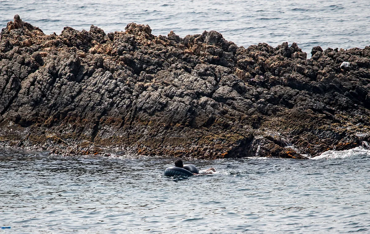 Hundreds of immigrants swim into Ceuta despite the deployment of drones, laser systems, and thermal cameras