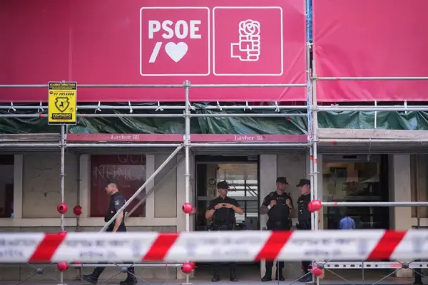 The judge opens a separate economic case to track PSOE payments to Leire Díez and the cloacas