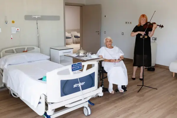 A day at Marbella's most exclusive 'boutique hospital', between silver platter menus and 100-euro "tips": "Here, patients are treated like kings"