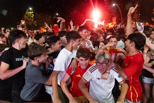 Rocafonda surrenders to its idol: "Lamine is Spanish"