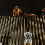 About 50,000 people cross the border into Ceuta under the watch of the Army and the Civil Guard, and the Government assures that half have already returned to Morocco