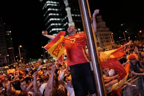A promise is a debt: Spain delivers in the World Cup final and forces the gifting of televisions and fiber optics