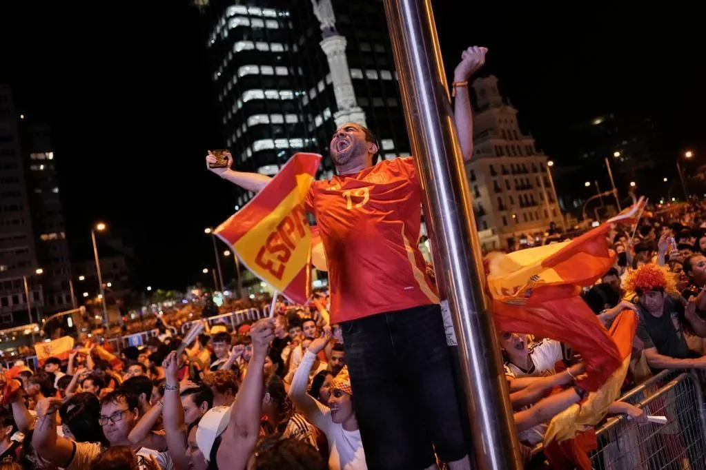 A promise is a debt: Spain delivers in the World Cup final and forces the gifting of televisions and fiber optics