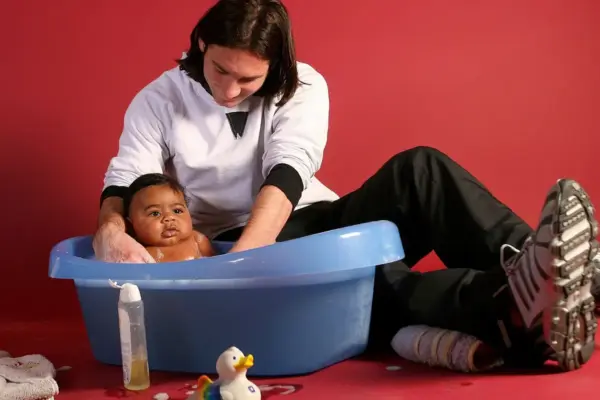 The inexplicable behind the "miracle" photo of Messi with baby Lamine at Camp Nou: a raffle, 4.50 euros, number 19...