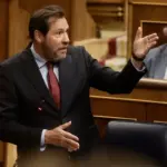 Puente slams PP governments for "asking the Government to bail them out" regarding fires, and the 'populars' brand his actions as "miserable"