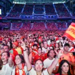 15,000 people roar in the Movistar Arena to cheer for the national team: "We want to witness history"