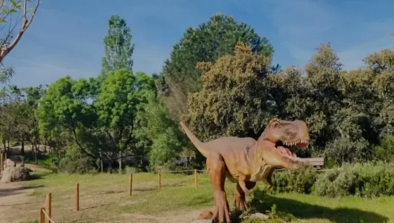 One of the articulated dinosaurs of Dinolandia.