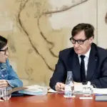 Salvador Illa improvises a meeting with the French consul in Barcelona to stir controversy over Mariano Rajoy's statements