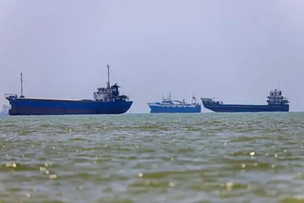 Trump reinstates naval blockade on Iran and says he will charge 20% for protecting ships in Hormuz