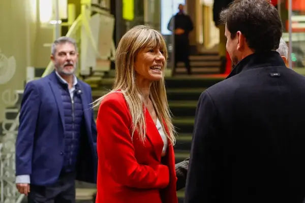 Judge Peinado requires Begoña Gómez to "prove" that she used the passport to travel to London for her daughter's graduation