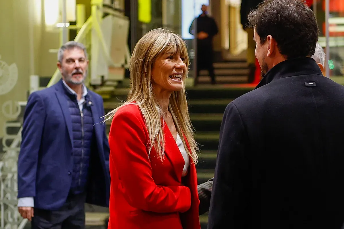 Judge Peinado requires Begoña Gómez to "prove" that she used the passport to travel to London for her daughter's graduation