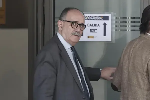 The first lawyer of Ábalos declares before Judge Pedraz that the 'fontanera' Leire Díez offered to pay for his defense through a company