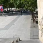 About thirty people attack two young Spanish fans in Vitoria with pepper spray and beat them, while another group tries to sabotage the giant screen of the final in Bilbao