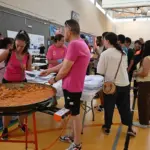 Móstoles welcomes those displaced by the fire with movies and paellas: "They gave us an hour to leave; the fire passed bordering the town"