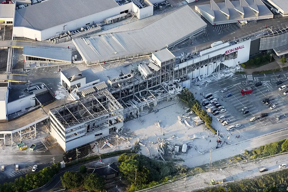 There are fears of "numerous deaths" inside a shopping mall in Kumamoto (Japan) after a strong earthquake