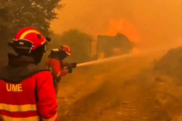 1,500 people evacuated due to the Ávila fire given its "virulent" advance: the fire affects Burgohondo, Navaluenga and El Tiemblo