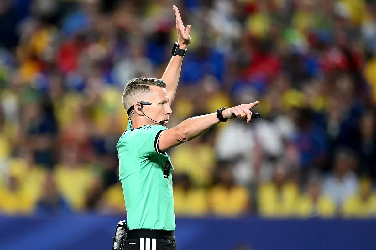 FIFA downgrades Spanish refereeing: since the 2002 World Cup they have only refereed one match