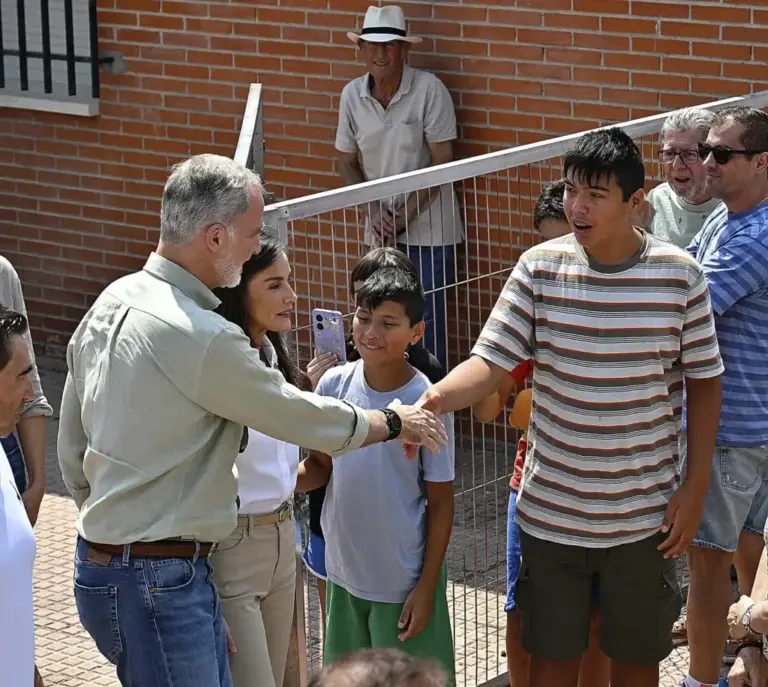 The Kings visit residents housed in Villamanta (Madrid).